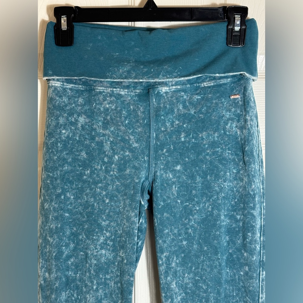 PINK‎ Victoria’s Secret Y2K Low Rise Flare Foldover Leggings Acid Wash Blue Sz S - Picture 3 of 8
